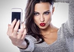 Selfies Help Makeup Sales Soar in UK