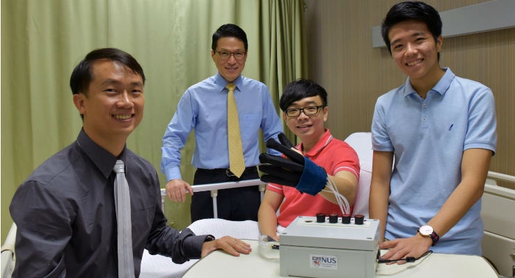 Robotic Glove Helps Patients Restore Hand Movements 