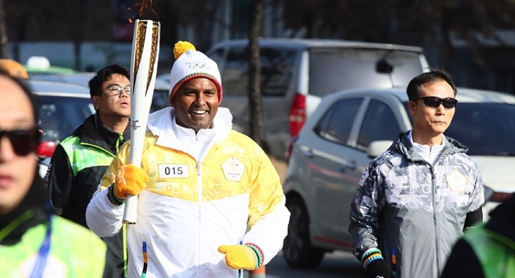 P&G Korea Employees Carry Olympic Torch