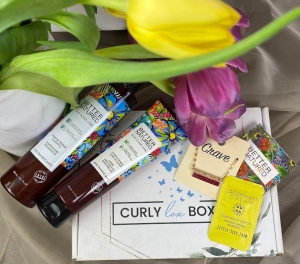CurlyLox Box Offers Beauty Subscription Service for Textured Hair 