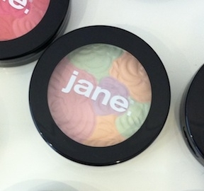 Jane Gifts Women in Need This Holiday Season